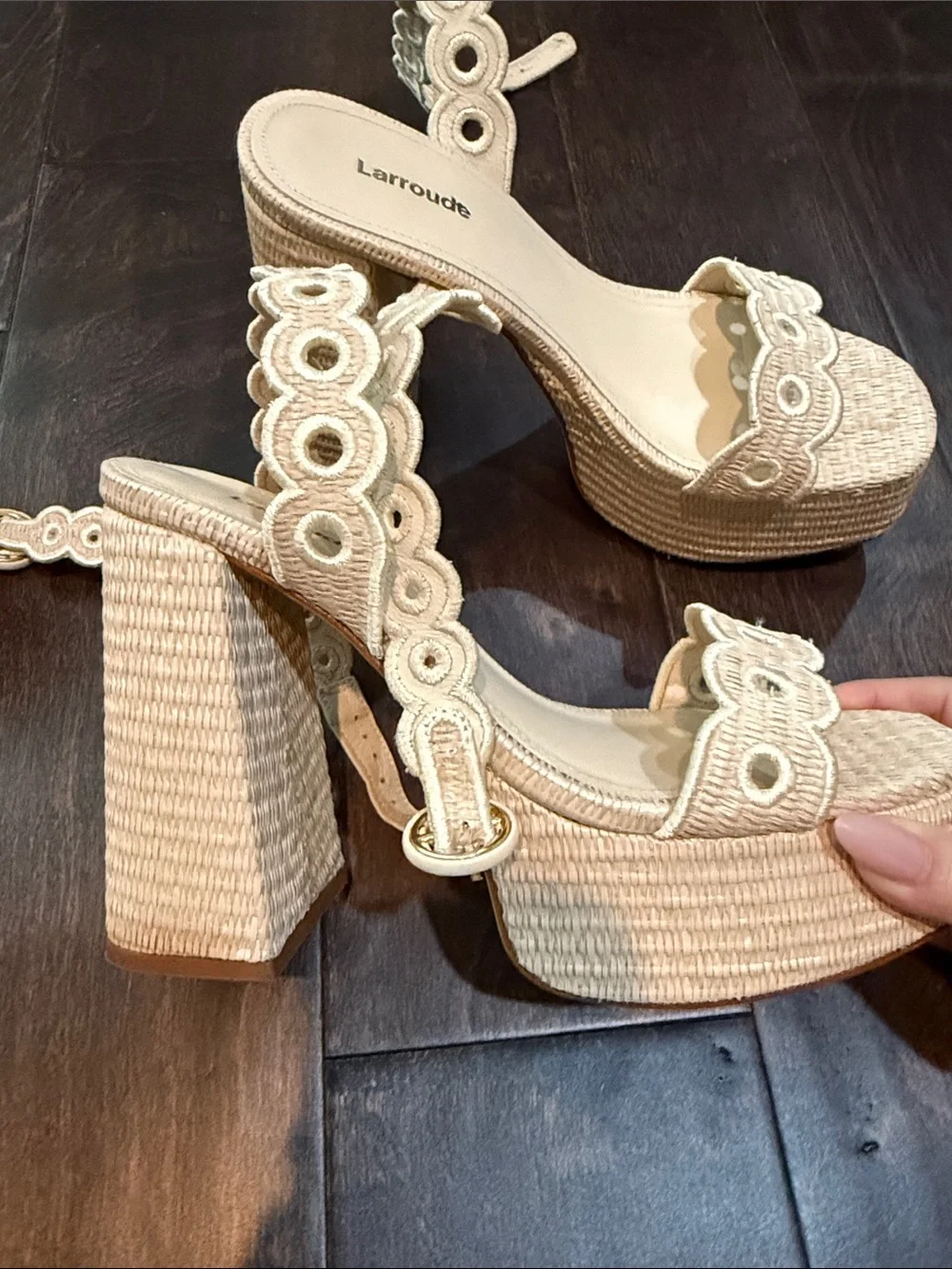 Larroude Dolly Broderie